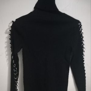 A black  Zara  with  rings on the side of the sleeves
